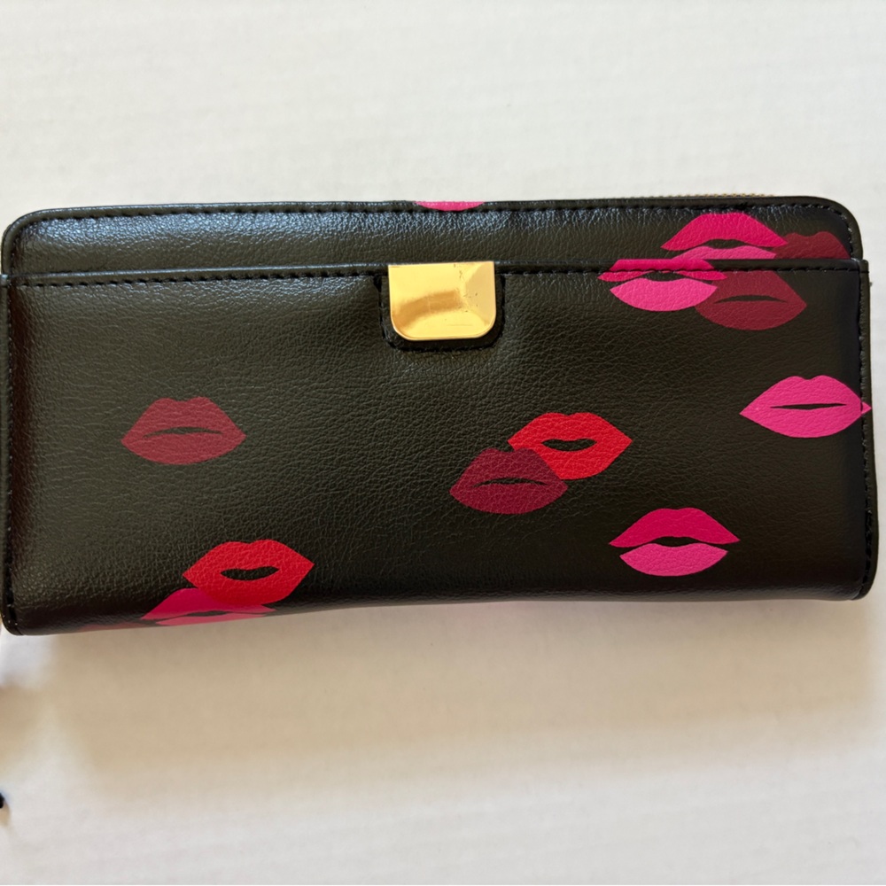 On 34th Angii Wallet in Lip Party
